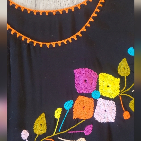 Mexican Embroidered Black Top with Colorful Floral Design Size Small - Picture 5 of 6